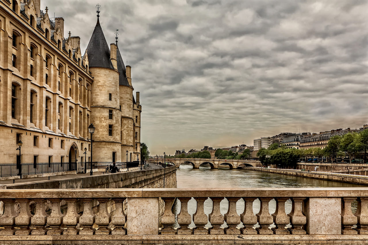 Private Paris Sightseeing City Tour by Minivan 8