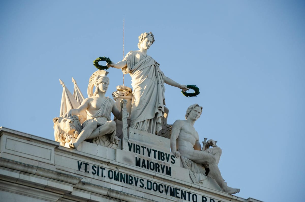 Lisbon Afternoon: Private Tour with Monuments and Fado Dinner