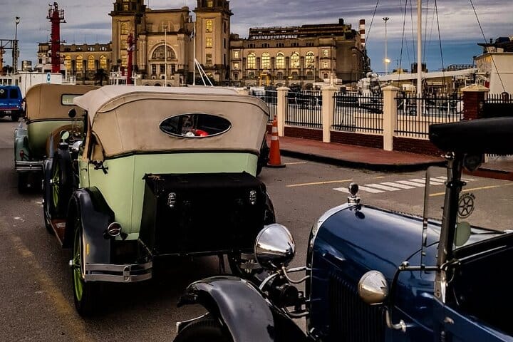 Buenos Aires tour in a luxury Vintage car with dinner and show in Rojo Tango 5