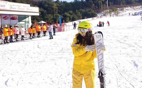 Private Ski Tour to Jisan, Vivaldy, or Elysian Resort