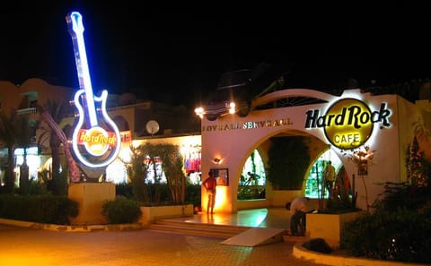Private Night Tour of Hurghada with Local Guide and Pickup