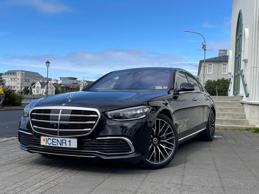 Private Transfer Reykjavik Airport RVK → Reykjavik - Private Jet - Luxury Sedan 2 Pax