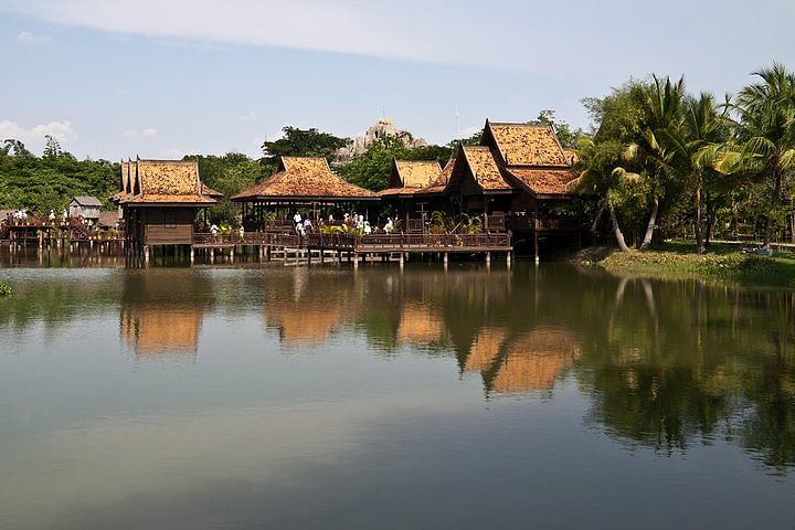 Cambodia Highlights Tour: Explore Angkor Wat & Tonle Sap Lake