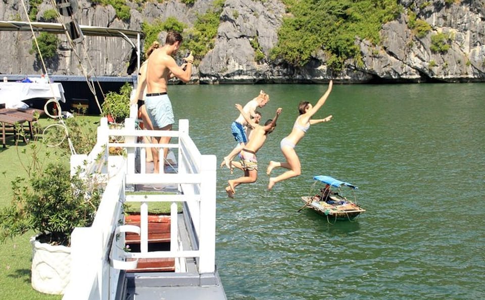BOUTIQUE CRUISE 2 Days 1 Night Explore Lan Ha Bay & Cat Ba Island