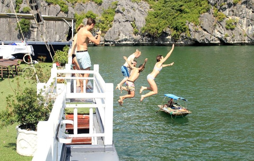 BOUTIQUE CRUISE 2 Days 1 Night Explore Lan Ha Bay & Cat Ba Island