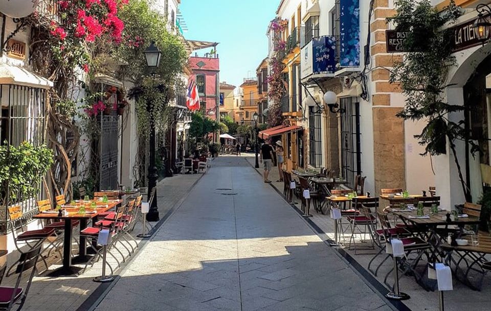 Marbella Cultural Walking Tour: Heritage and Coastline Exploration