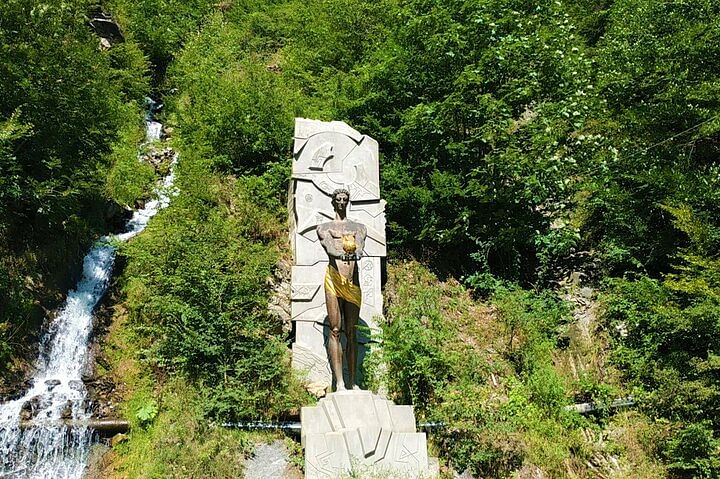 Scenic Jeep Tour to Tabatskuri Lake & Borjomi from Tbilisi