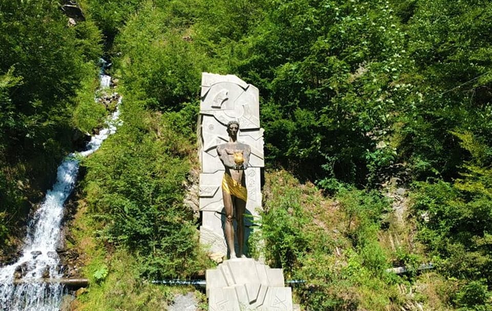 Jeep Tour to Tabatskuri Lake from Tbilisi with Scenic Stops