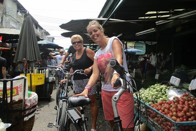 Countryside Bangkok and a Local Floating Market Tour by Bicycle Including Lunch