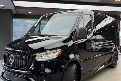 Customizable Private Seoul Tour in luxury van for VIP