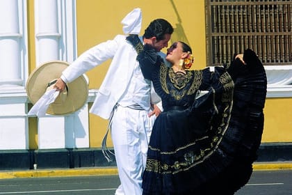 Peruvian Paso Horse & Marinera with lunch in Trujillo