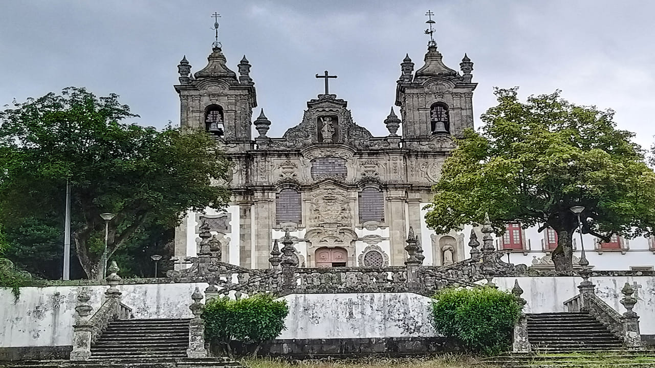 Private car transfer from Porto to Guimarães 2