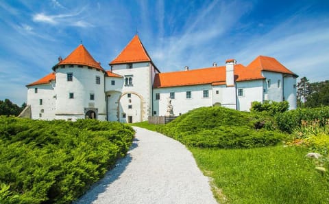 Private Tour of Varaždin and Trakošćan Castle from Zagreb