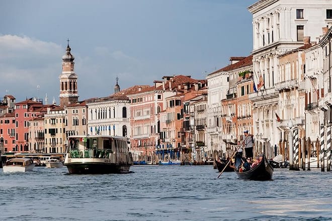 Canal Grande Boat Trip and Walking Tour in a Different Neighborhood 5