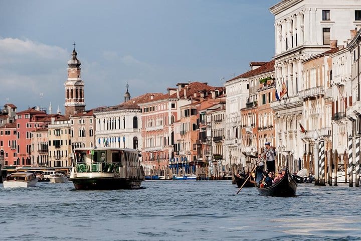 Canal Grande Boat Trip and Walking Tour in a Different Neighborhood 5
