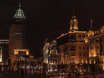 4-Hour Shanghai Night Walking Tour with Huangpu River Night Cruise