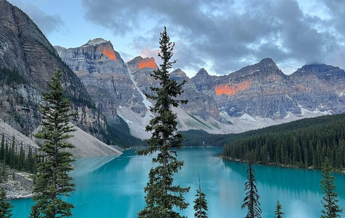 Sunrise Tour Moraine Lake Lake Louise from Calgary/Canmore/Banff