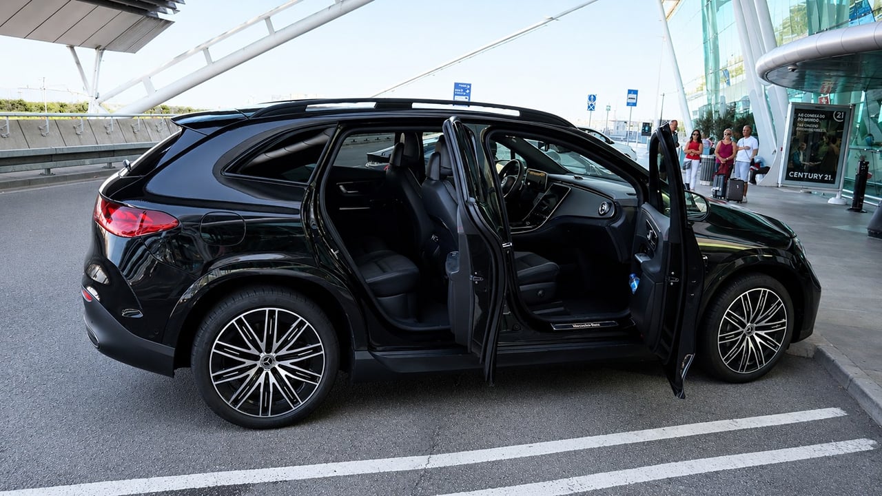 Private Chauffeur by the Hour in Porto – 20 km Included per Hour 8