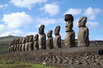 4-Day Easter Island Experience with Hotel, Tours & Dinner show
