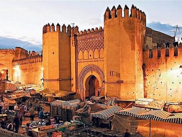 Dive into the history of Fes. Explore the world’s largest medieval medina with your Local Expert Guide. UNESCO history awaits!