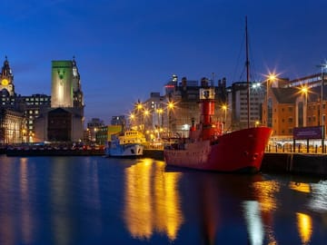 Professional Photo Shoot Tour in Liverpool