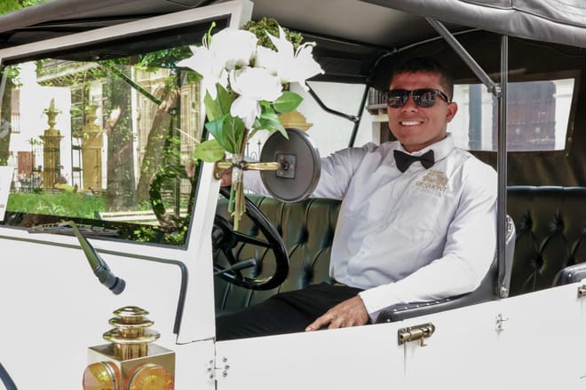Rome Private VIP Vintage Car Tour: Luxury, Comfort & Prosecco (3h) 9