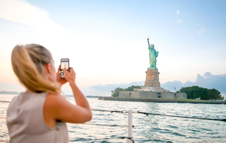 Statue of Liberty and Manhattan Skyline Boat Tour