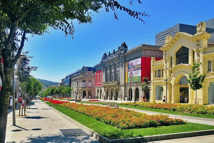 BRAGA E GUIMARÃES: Private Historic Tour from Porto