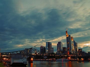 Frankfurt by Bus and Foot with Local Guide
