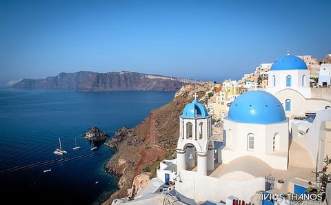 Private Custom Tour of Santorini's Akrotiri and Moni Profitou Iliou