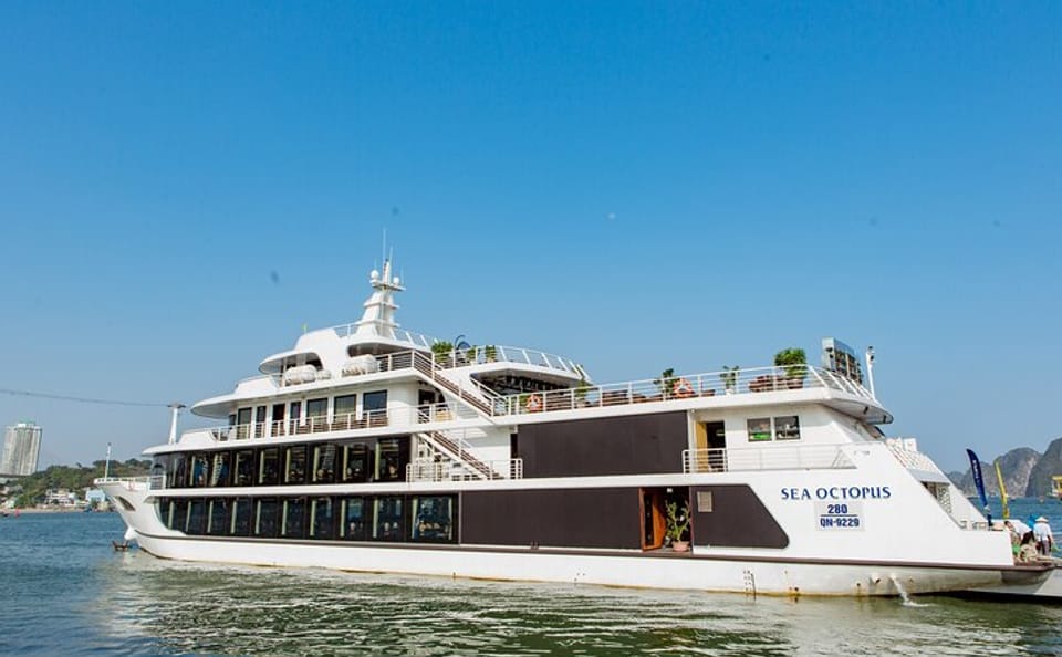 Luxury Day Trip to Halong Bay from Halong International Port