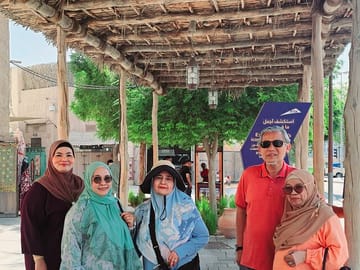 Abu Dhabi City Tour: Grand Mosque, Royal Palace, Etihad Towers
