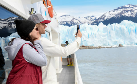 Perito Moreno Glacier Day Trip with Boat Ride from El Calafate