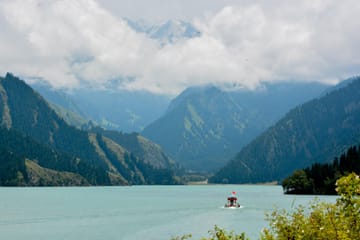Urumqi Day Tour to Tianchi Lake and International Bazaar