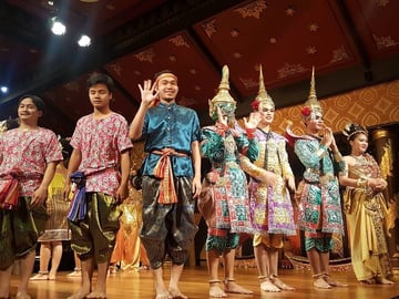 Fine Dining with Cultural Show by the Mandarin Oriental