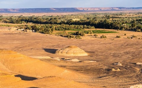 2-Day Adventure Tour of Black and White Desert from Cairo