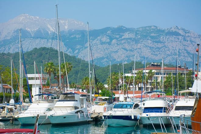 Private Luxury Yacht Tour with Lunch and Drinks 7