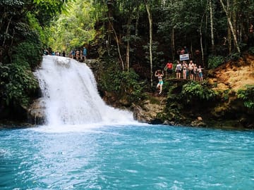 Half-Day Adventure Tour of Dunn's River Falls and Blue Hole in Ocho Rios