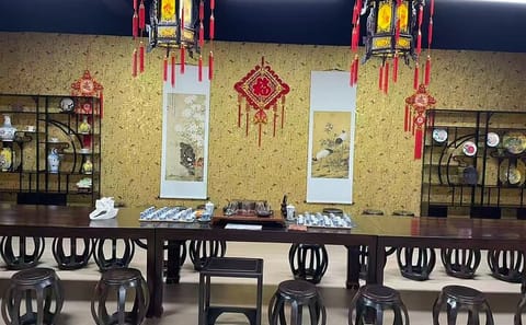 Beijing Tea Ceremony and Shopping Tour at Local Markets
