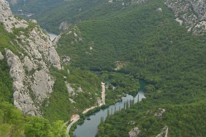 Paddle along the breathtakingly beautiful Cetina River!