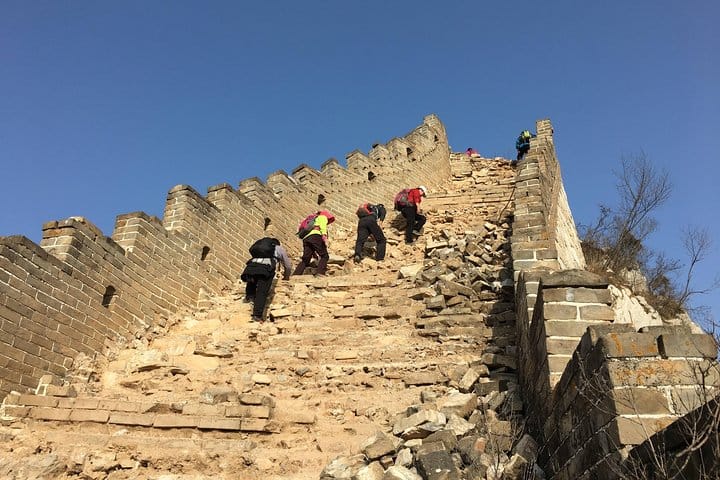 Private Great Wall Hiking tour from Jiankou to Mutianyu section.