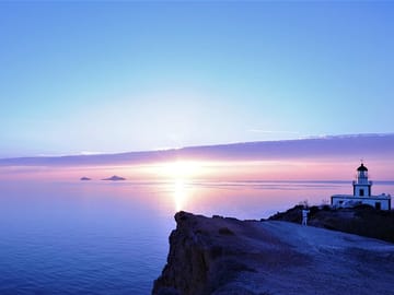 Private 5-Hour Oia Tour with Local Farm Meal in Santorini