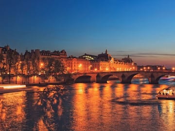 Private Walking Tour of the Seine and Musée d'Orsay in Paris
