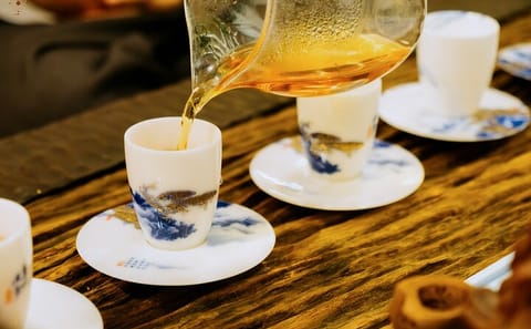 Hanoi Tea Tasting Experience with Local Artisan Guide