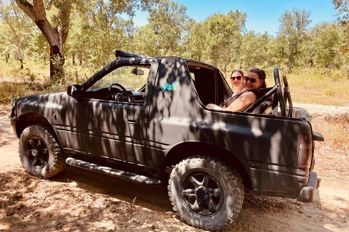 Private Jeep Tour from Lisbon – Arrábida, Sesimbra & Beach Picnic