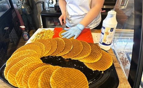 Amsterdam food tasting tour in Hidden Gems for small groups