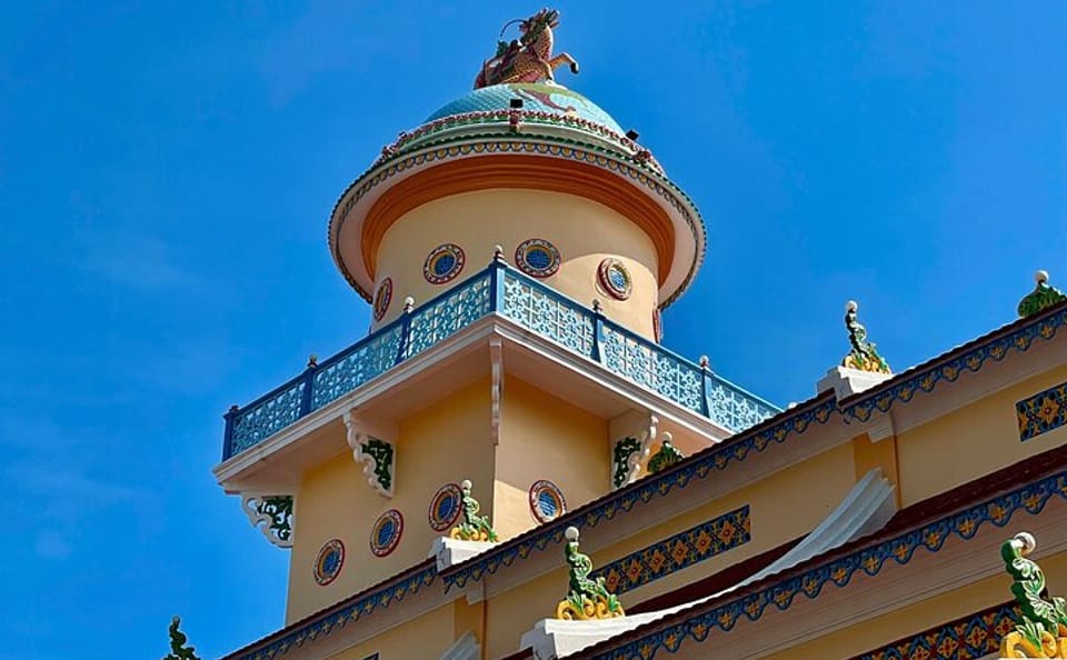 Cultural Day Tour of Cao Dai Temple and Cu Chi Tunnels