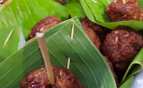 Private Evening Street Food Walking Tour in Chiang Mai