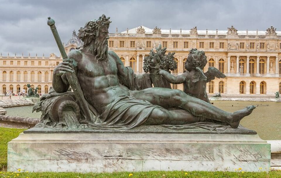 Versailles and Marie Antoinette's Estate Day Trip from Paris