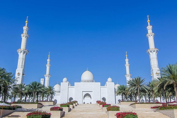 Private Abu Dhabi City Highlights Tour: Explore Sheikh Zayed Mosque & More